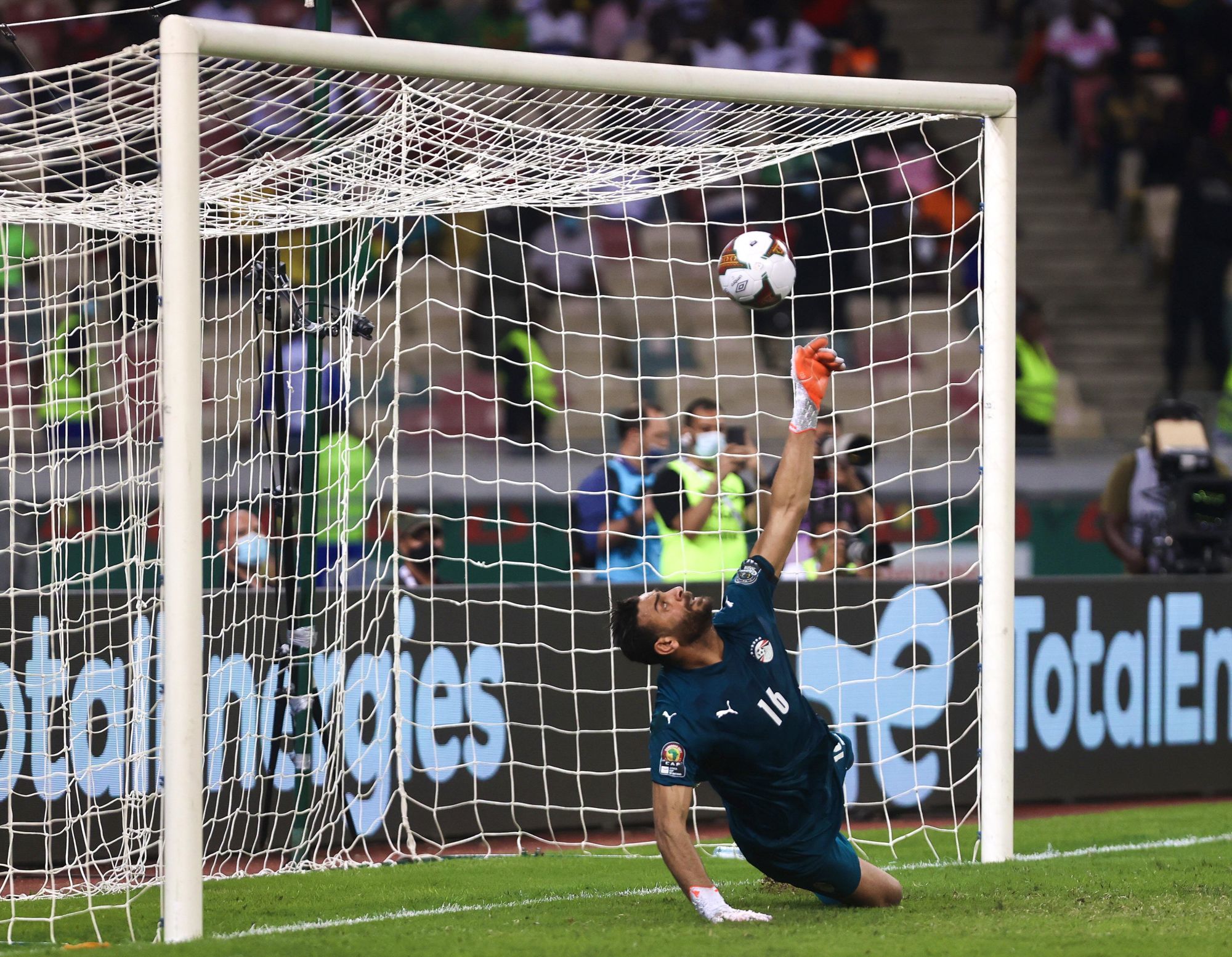 VINCENT ABOUBAKAR, DES MAUX PLEIN LA BOUCHE