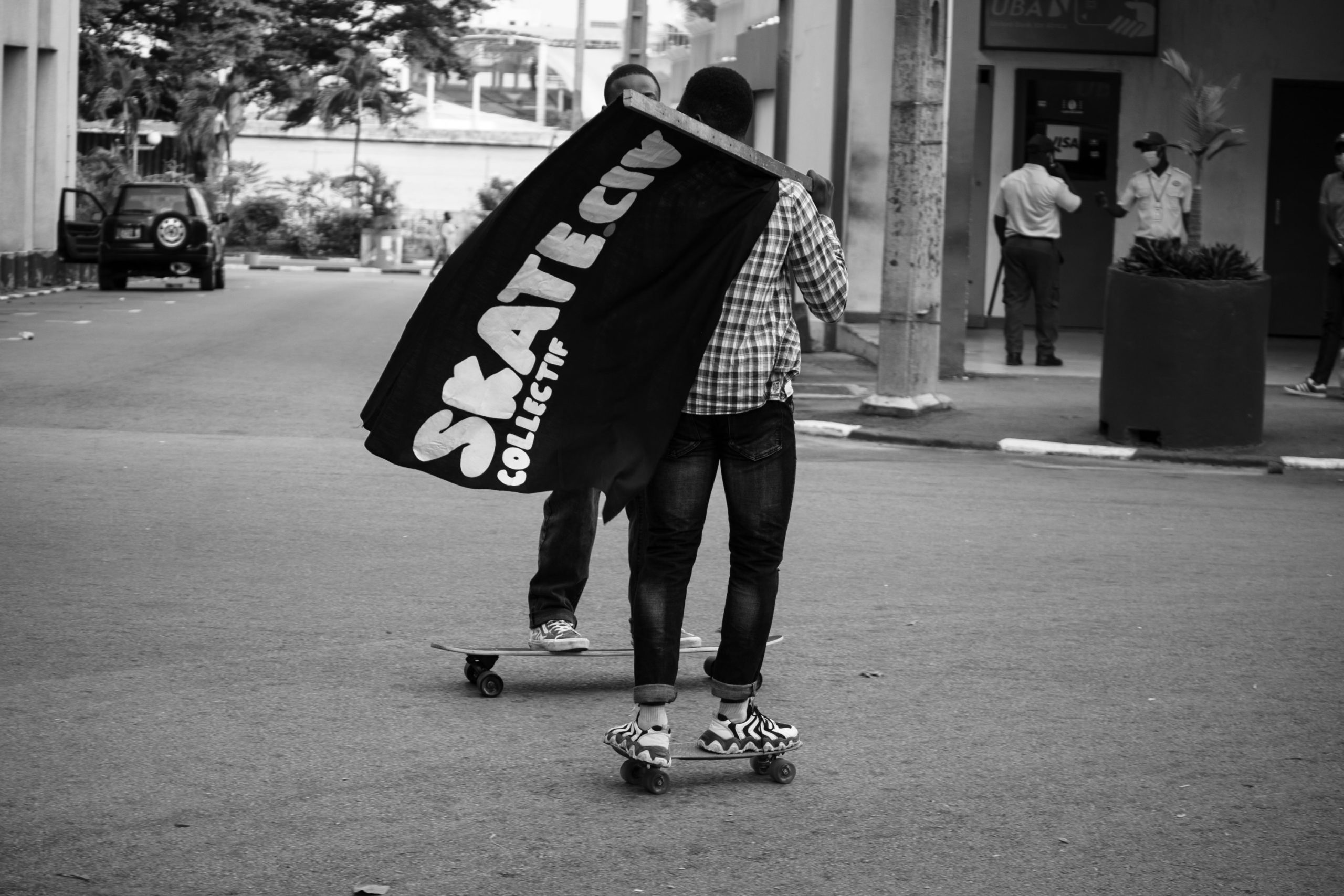 À ABIDJAN, DES SKATEURS PLANCHENT SUR LEUR PASSION