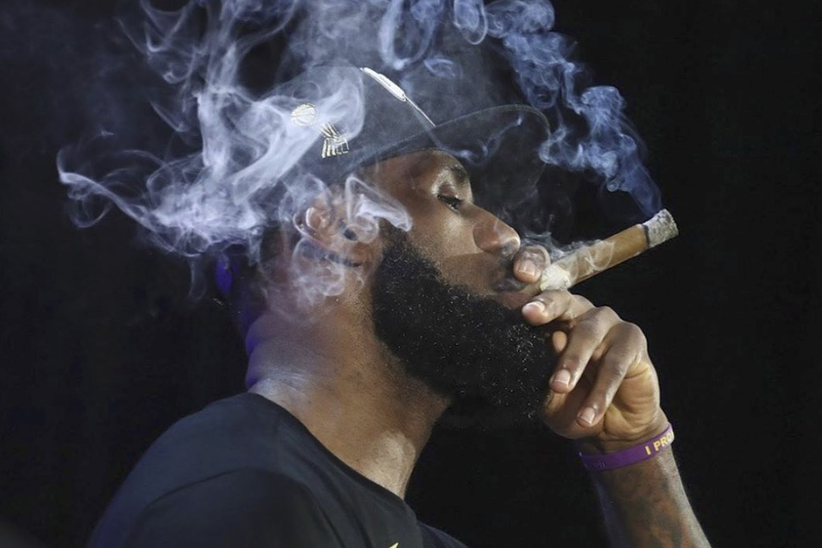 LEBRON JAMES, NEYMAR, CURRY, DURANT : QUI SONT LES 10 SPORTIFS LES MIEUX PAYÉS EN 2022 ? 
