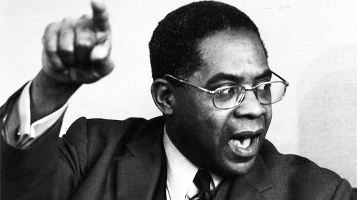 Décryptage du ‘Discours sur le colonialisme’ d’Aimé Césaire : une lecture incontournable pour comprendre l’héritage colonial