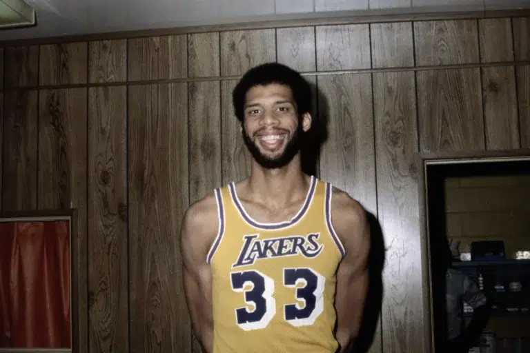 Kareem Abdul-Jabbar, modèle sur et en dehors des parquets ! La vie de la légende NBA