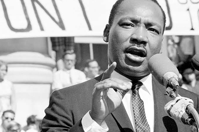 Découvrez le dernier discours emblématique de Martin Luther King, 'I’ve Been to the Mountaintop', un message puissant et visionnaire prononcé la veille de son assassinat.