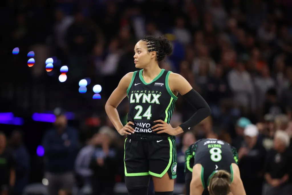 L’arène des demi-finales WNBA 2025 : enjeux et personnalités