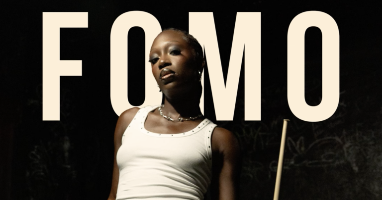 Juste Shani : FOMO, l’angoisse transformée en hymne